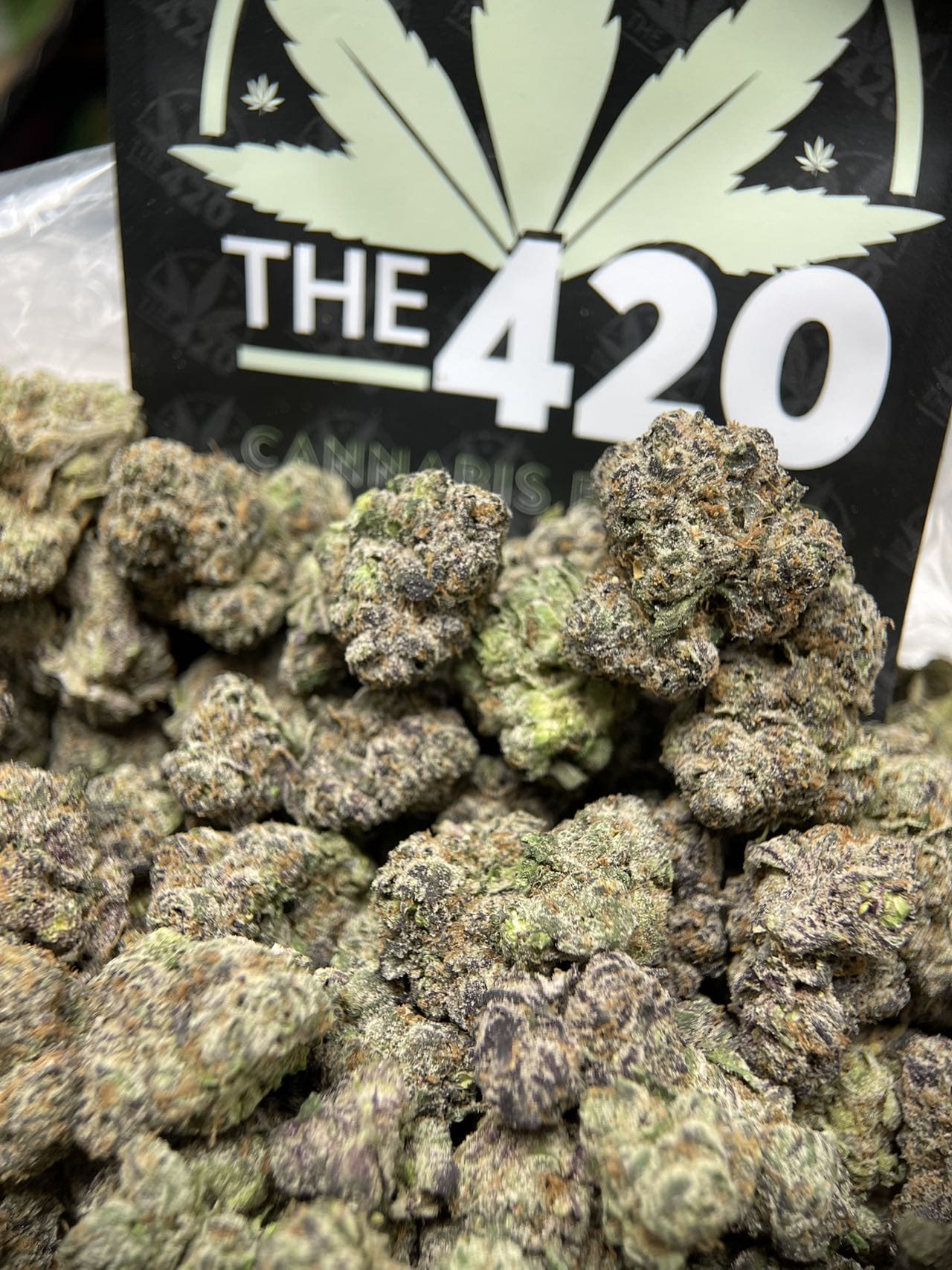 86f7fab1b3073cdefeaf964dd05f394d.jpg Gaviar Gumbo Strain – Premium Exotic Indica-Dominant Hybrid - Image 1